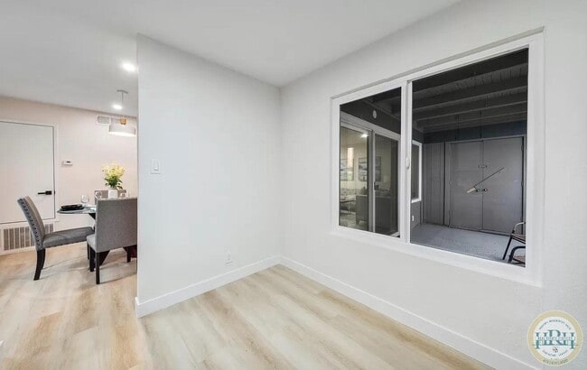 Building Photo - Fully Updated 2 BR | 1 BA Condo in Vallejo