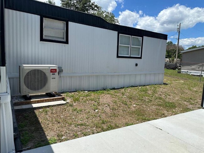 Building Photo - 3061 Crystal Hills Dr