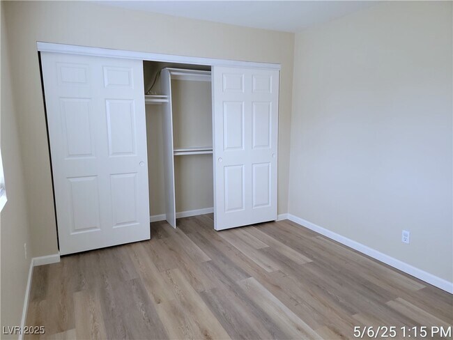 Building Photo - 2815 Blue Bonnet Dr