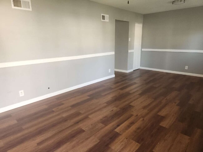 Building Photo - Completely Rehabbed Home in Oakville School District!