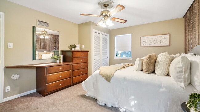 Building Photo - 1275 E Lavon Dr