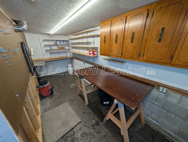 Building Photo - Beautiful 4-Bedroom Split-Level Home with ...