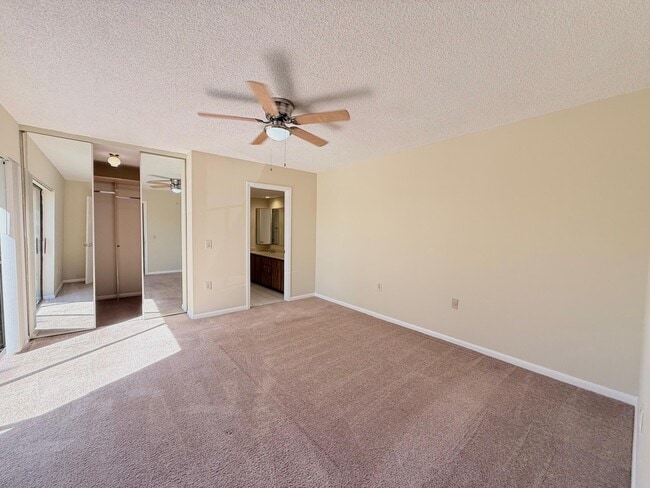 Building Photo - 810 8th Way