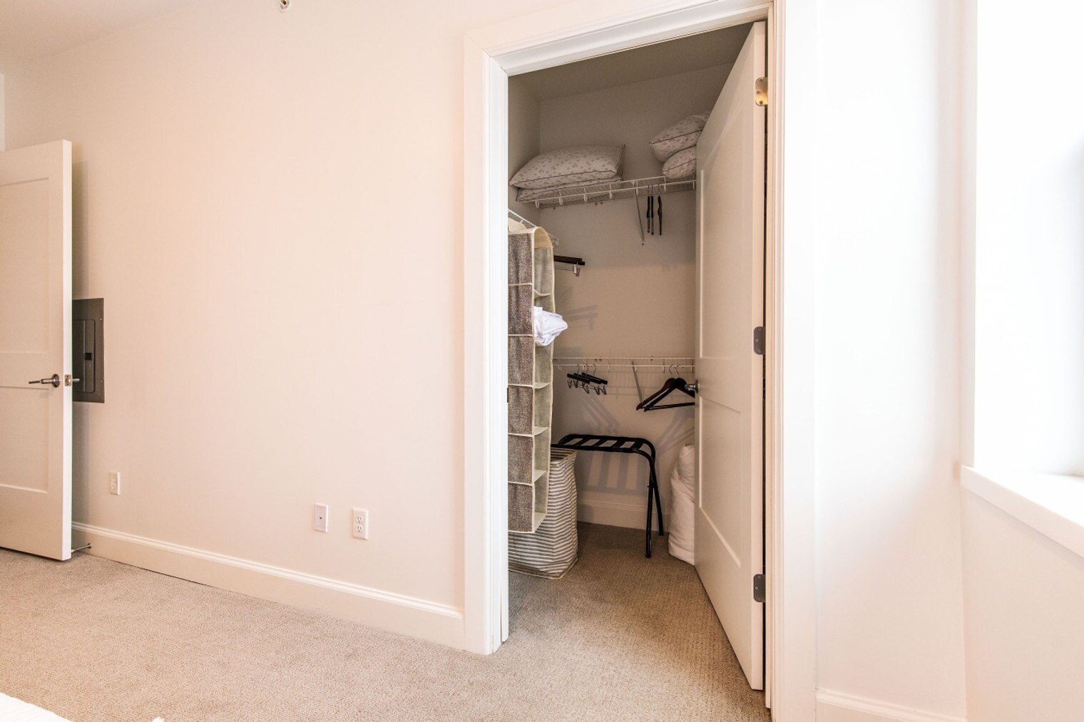 Building Photo - 758 North Broadway-SI ID1379067P