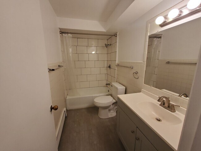 Building Photo - 526 30th Ave