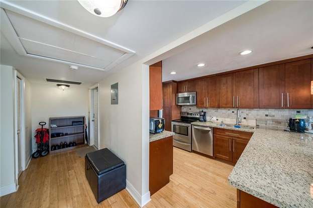 Building Photo - 3050 N Palm Aire Dr