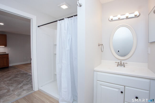 Building Photo - 366 Albany Turnpike