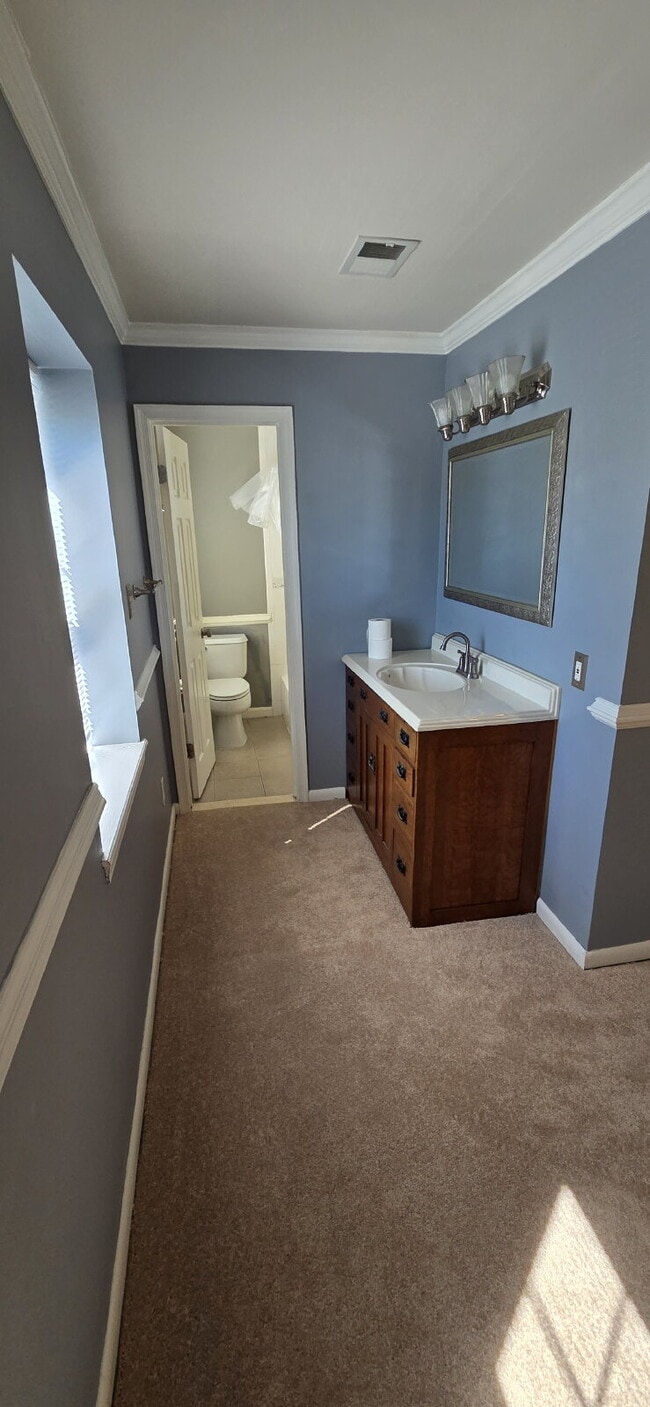 Building Photo - Upper level of townhome