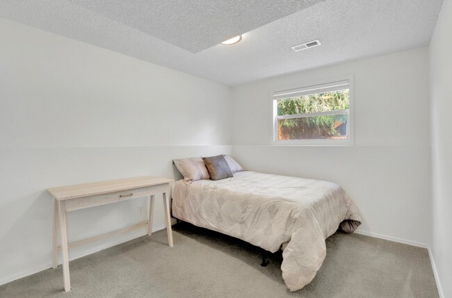 Building Photo - Charming Unfurnished Spokane Home with Large Shop in a Prime Northwest - Unfurnished