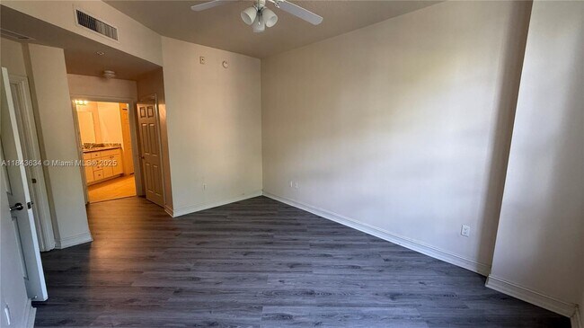 Building Photo - 3001 NE 185th St