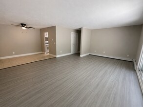 Building Photo - Spacious 1 Bed/ 1 Bath in Cranston!