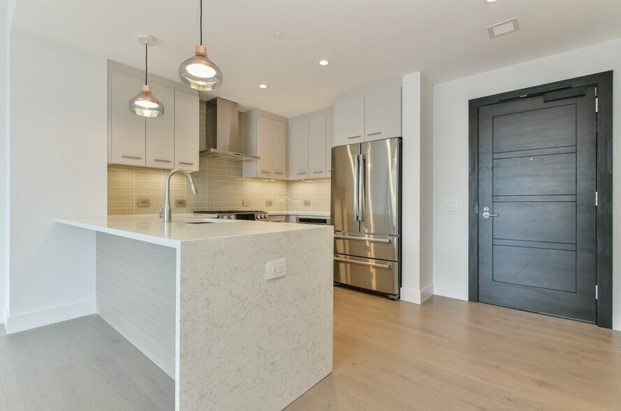 Primary Photo - 40 Traveler St