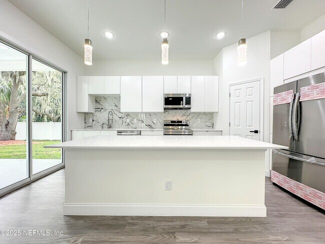 Building Photo - 5395 Heckscher Dr
