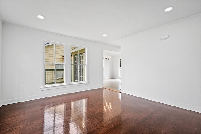 Building Photo - 1106 Winnie St