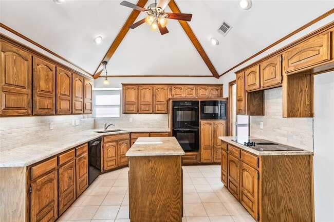 Building Photo - 2942 Woodland Hills Dr