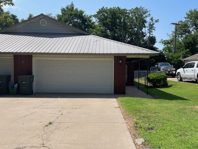 Building Photo - 1679 N Saddlehorn Ave