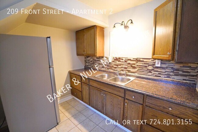 Primary Photo - 209 Front St