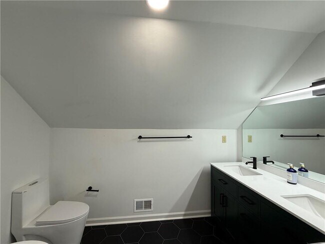 Building Photo - 1140 Goodwin Pl NE