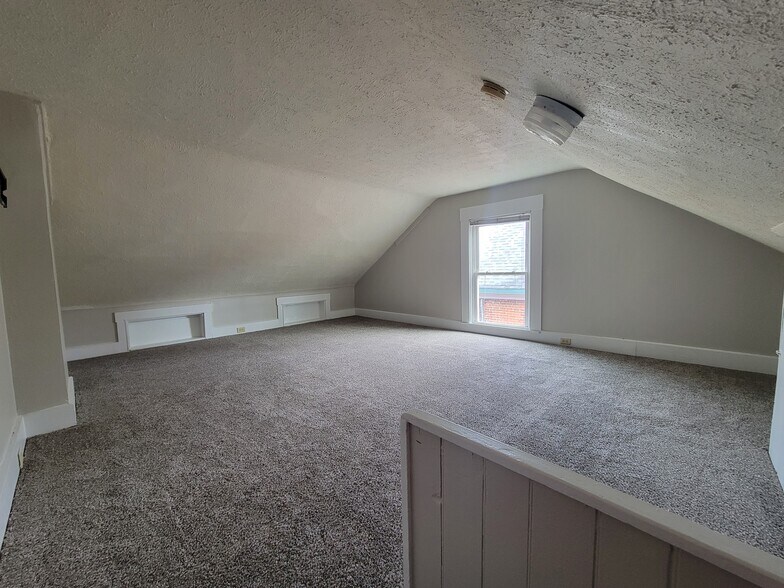 Building Photo - 224 6th Ave