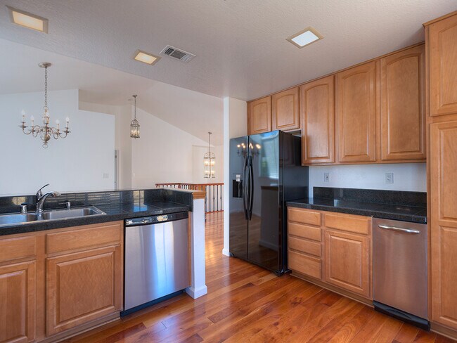 Building Photo - Delightful 3 Bedroom, 2 bath, Community Pool & Tennis, West Danville!