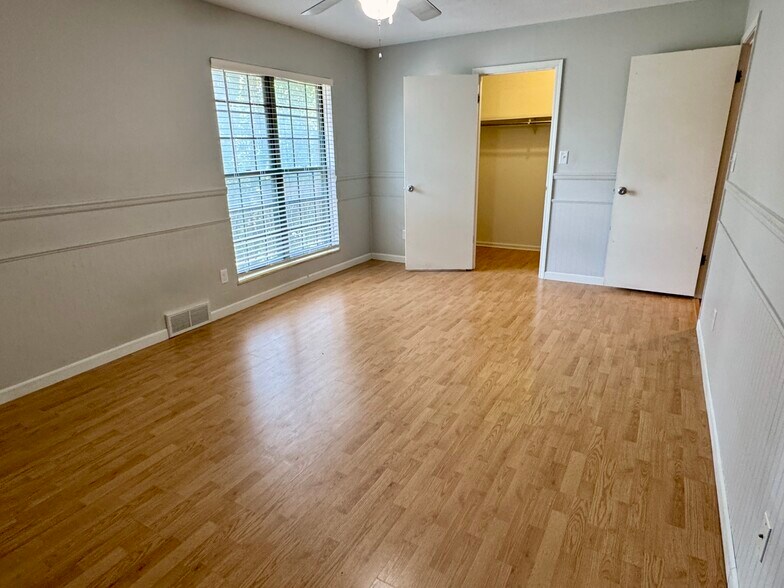 Building Photo - 10211 Cedarbrooke Ln
