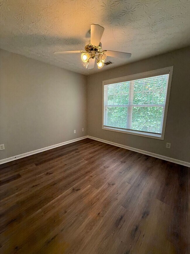 Building Photo - 3 bed/2.5 bath townhome near downtown Dawsonville