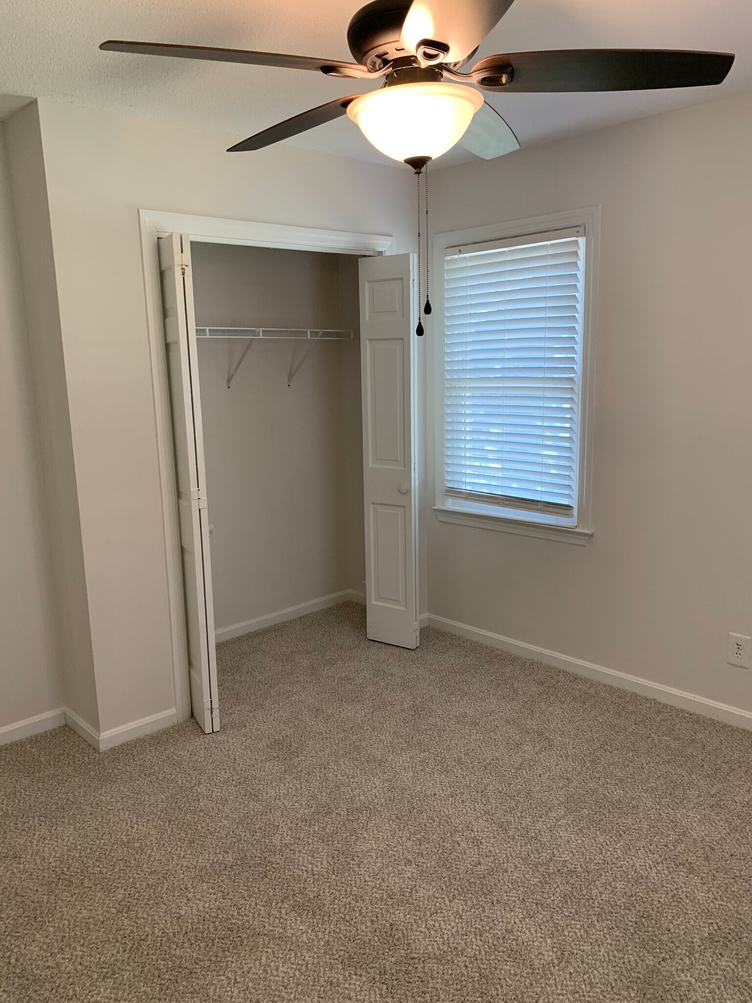 Building Photo - 207 McLeod Dr