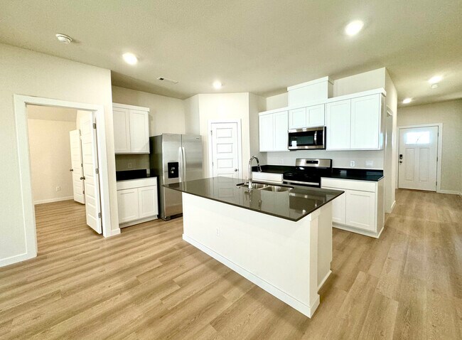 Primary Photo - 5382 Selah St