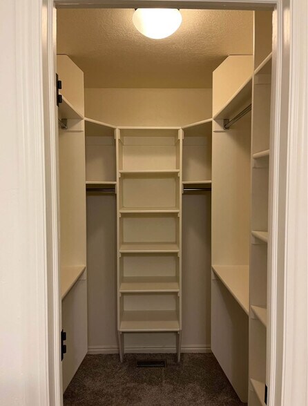 Building Photo - 335 Chokecherry Cir