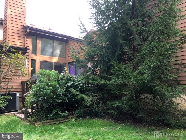 Building Photo - 172 Sayre Dr