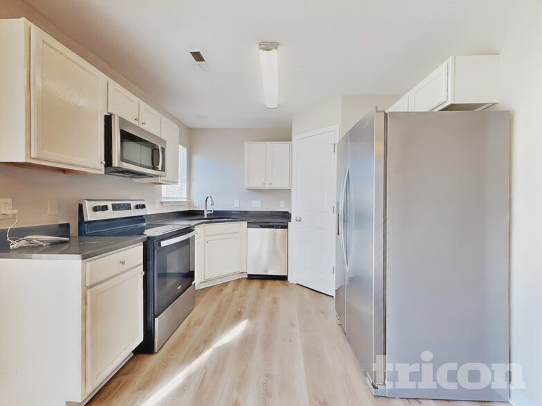 Building Photo - 2807 Green Crest Ct
