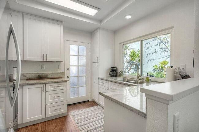Building Photo - Furnished 2 bedroom in Carlsbad-Close to Beach
