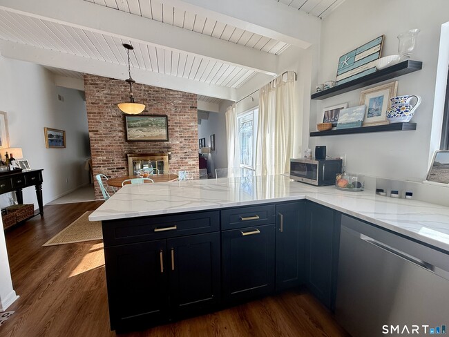 Building Photo - 85 Ledgebrook Dr