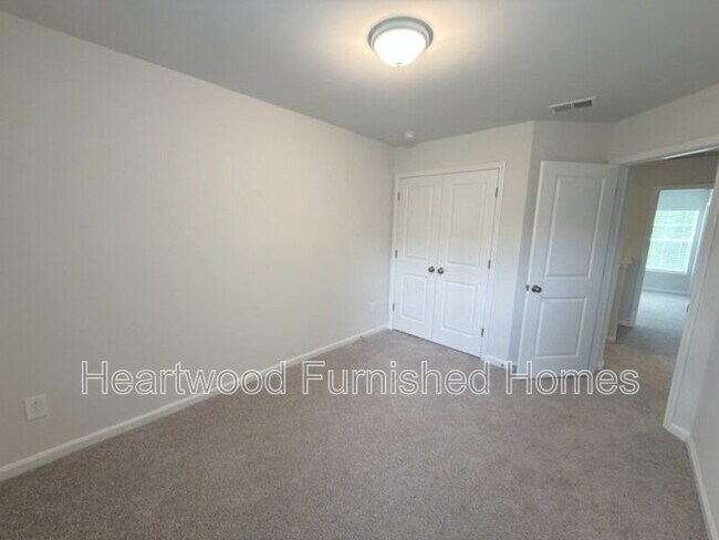 Building Photo - 807 Coburg Ln
