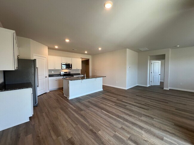 Building Photo - *COMING SOON* Longs - 4 Bedroom / 2 Bathro...