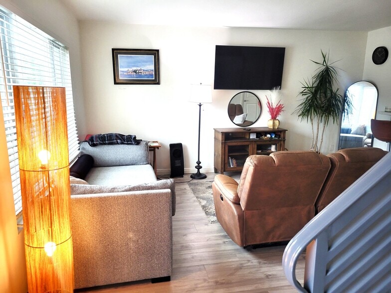 Building Photo - 211 13th St