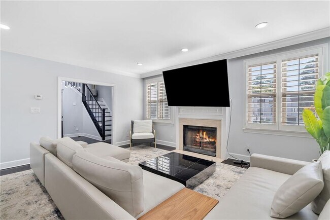 Building Photo - 4200 Roswell Rd NE