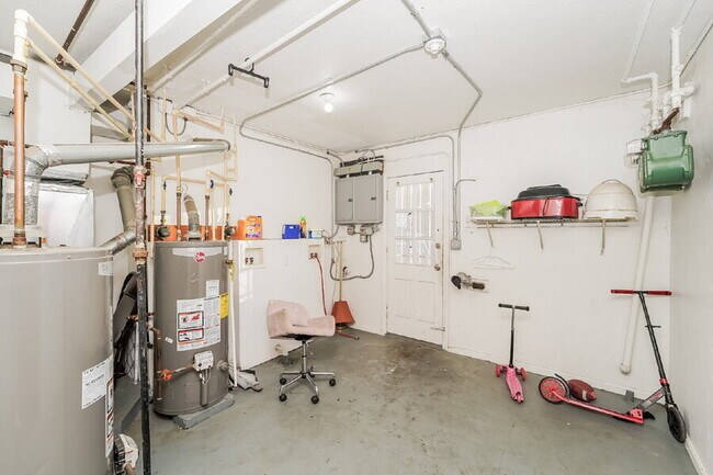 Building Photo - 20231 Crystal Ave