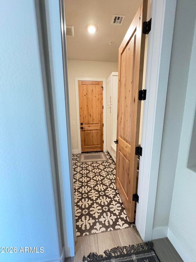 Building Photo - 6896 E Lomas Verdes Dr