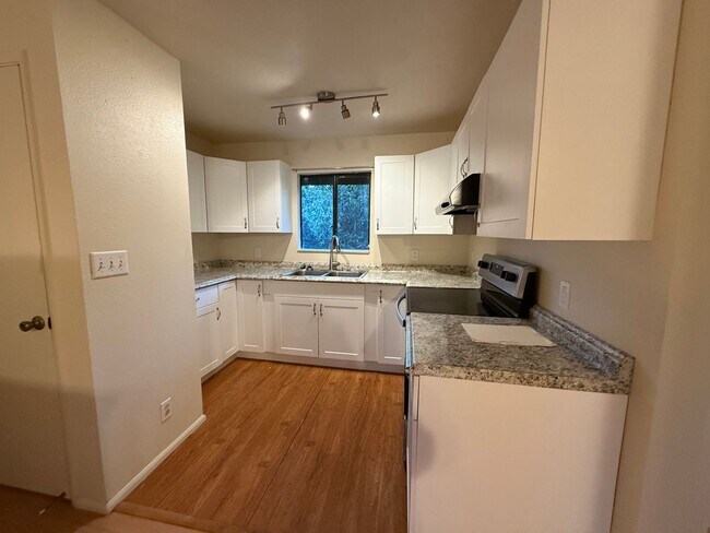 Building Photo - 219 W Waiko Rd