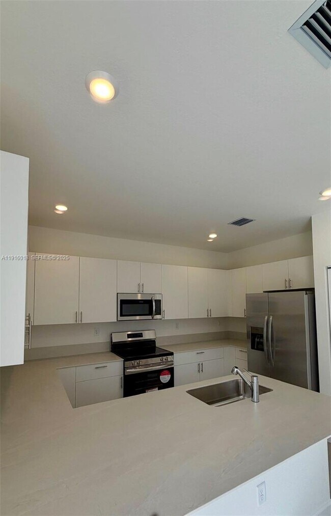 Building Photo - 15608 SW 276th Terrace