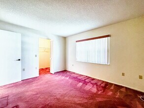 Building Photo - "55 & OLDER COMMUNITY! Charming 2-Bedroom Oasis with 2 Full Baths and 1,747 Sq Ft in New Port Ric...