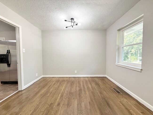 Building Photo - 25 Woodcliff Cir