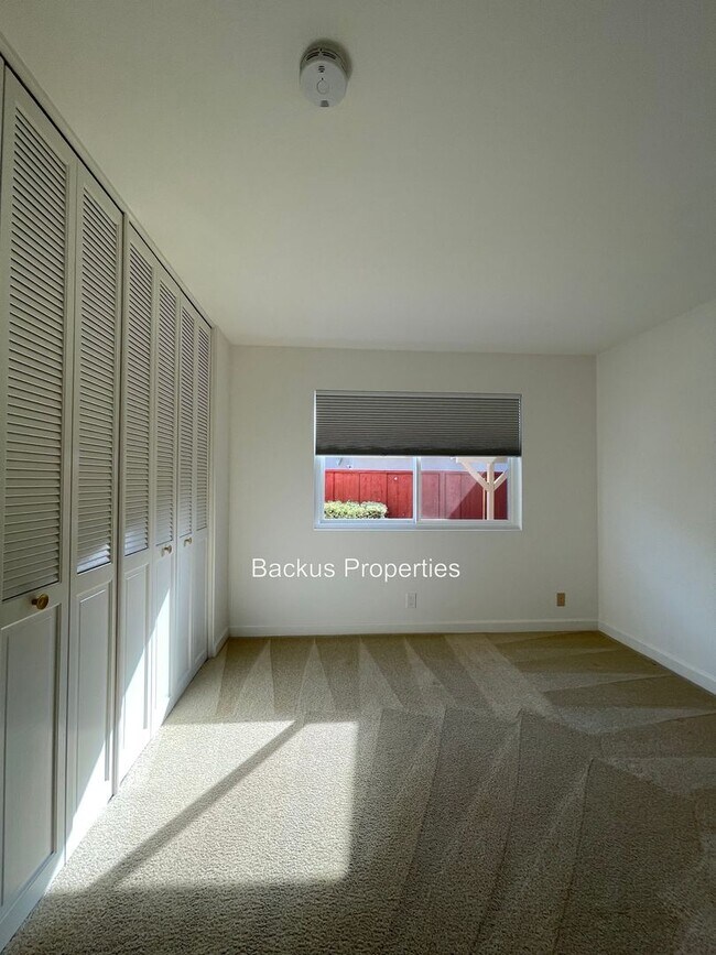 Building Photo - Recently remodeled three bedroom home in T...