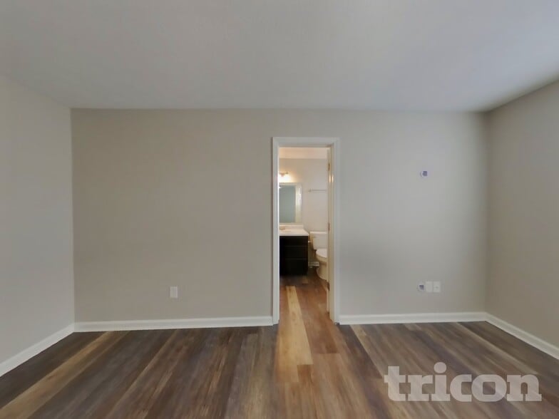 Building Photo - 963 Redwood Dr