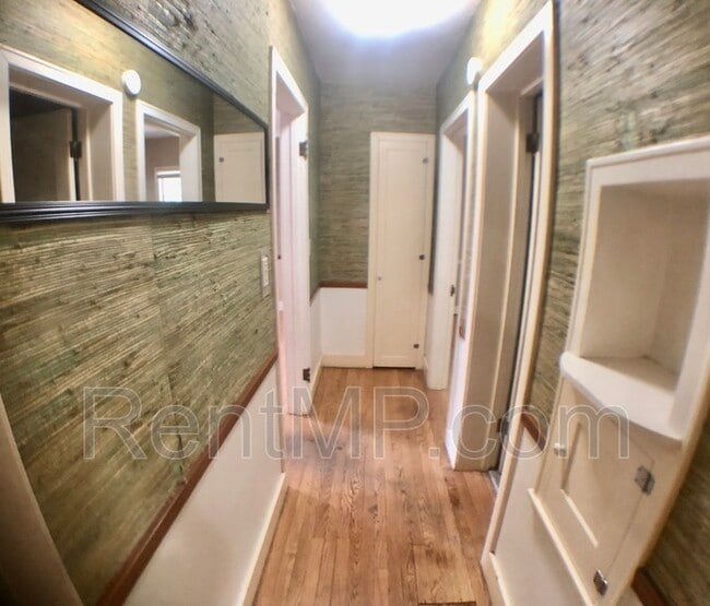 Building Photo - 909 Douglas St