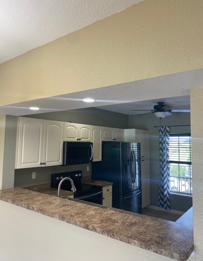 Building Photo - 1452 Rio de Janeiro Ave