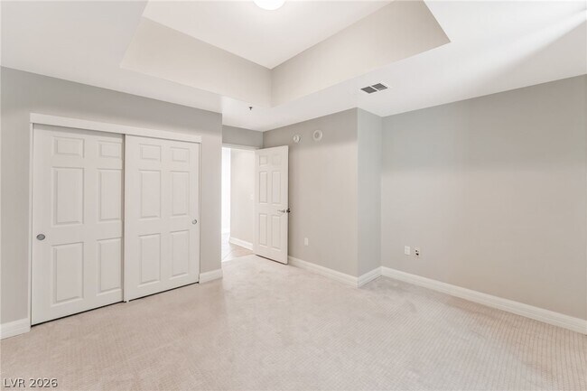 Building Photo - 150 S Las Vegas Blvd