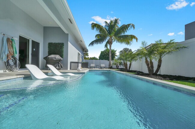 Building Photo - 875 SE 13th Ave