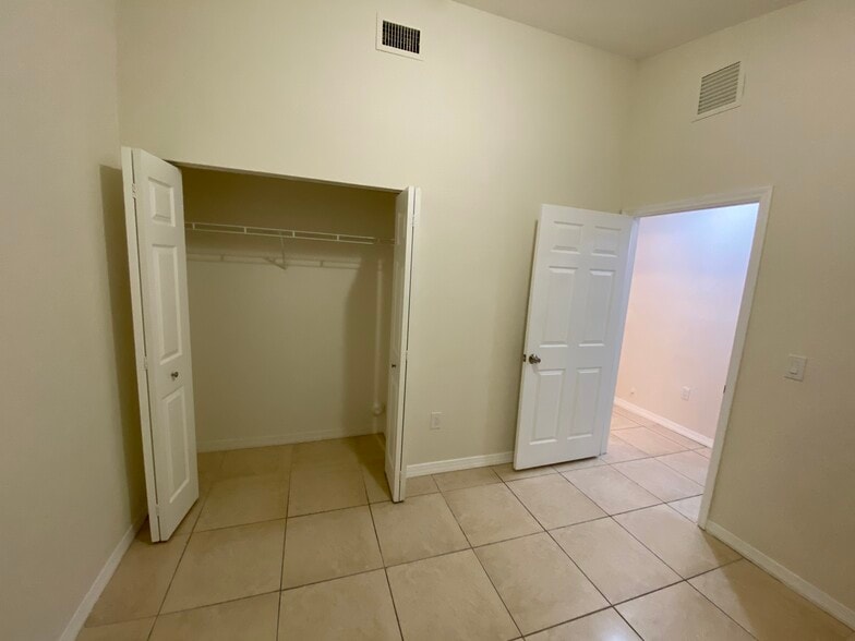 Building Photo - 3874 SW 48th Ave